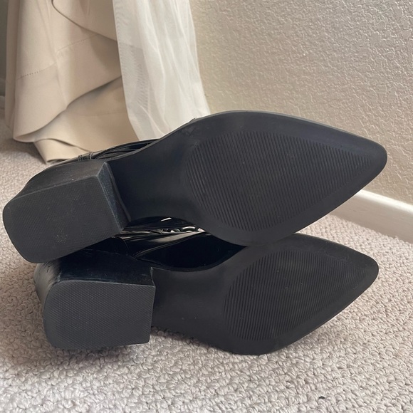 Black Patent Pleather Witchy Pointed Toe Ankle Boots - Lace Up Closure - Picture 6 of 6